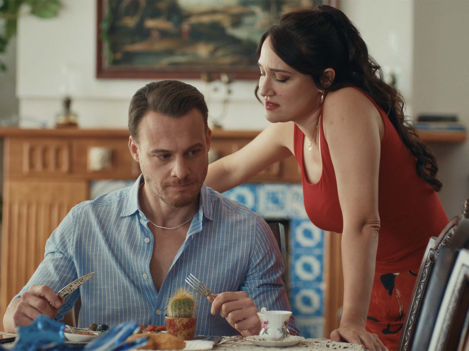 Platonik: Mavi Dolunay Otel’in Yeni Fragmanı